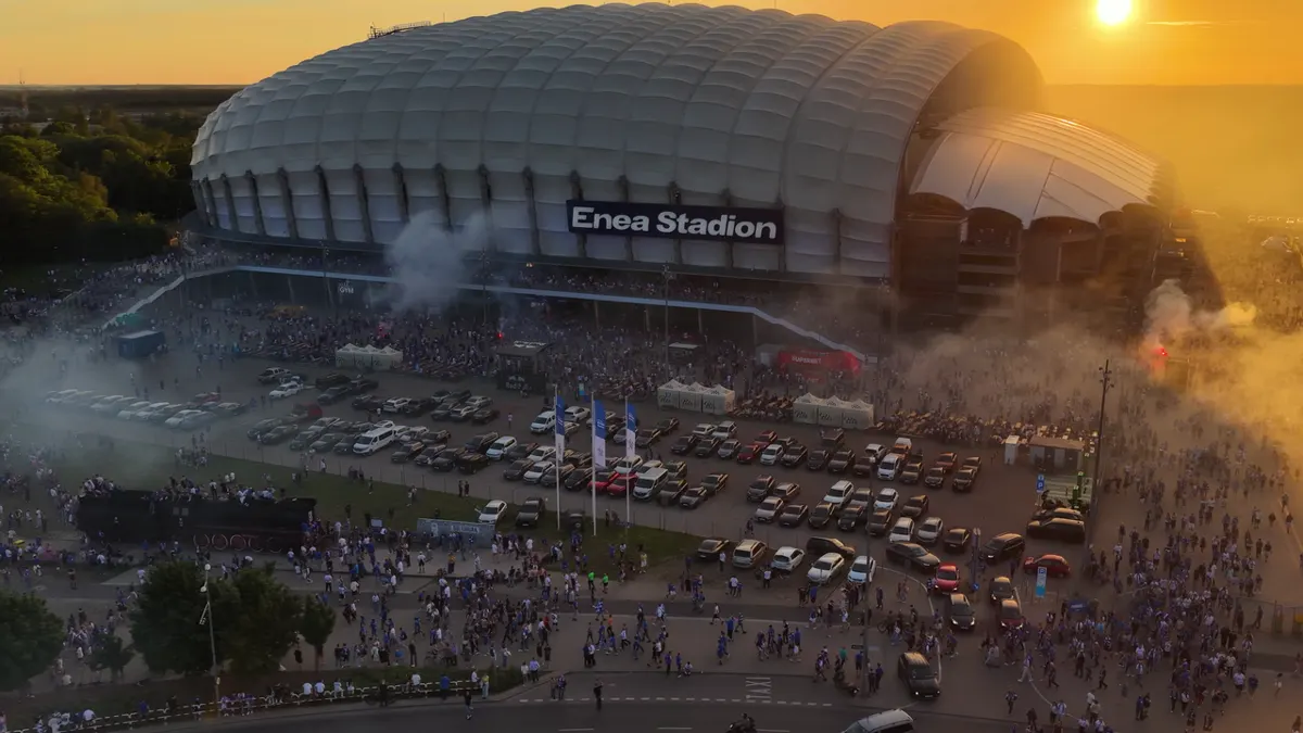 Enea Stadion z drona o zachodzie słońca